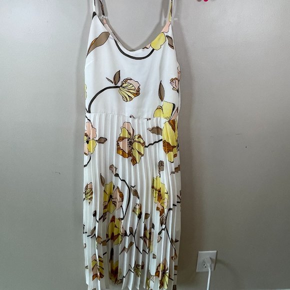 A New Day Target Pleated Floral Midi Dress in White - Picture 2 of 8